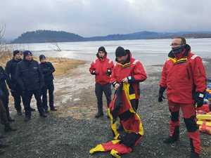 ćwiczenia na lodzie służb