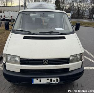 Pojazd dostawczy podczas kontroli drogowej