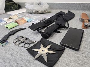 kastety i inna broń