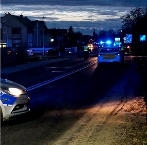 miejsce zdarzenia gdzie stoi również radiowóz