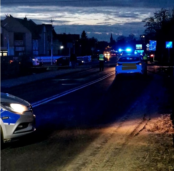 miejsce zdarzenia gdzie stoi również radiowóz