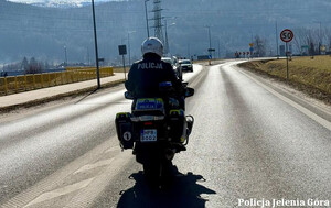 POLICJANT NA MOTORZE