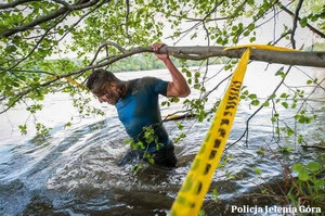 policjant Jarosław Rutka podczas biegów wyzwań