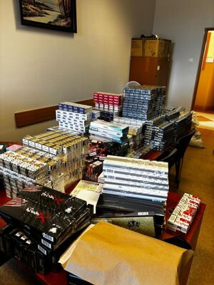 Nielegalne papierosy, tytoń i podrabiana odzież zabezpieczone przez policjantów ze Zgorzelca