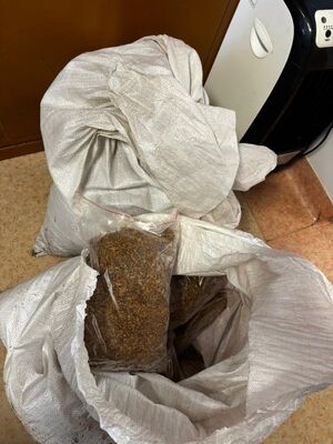 Nielegalne papierosy, tytoń i podrabiana odzież zabezpieczone przez policjantów ze Zgorzelca