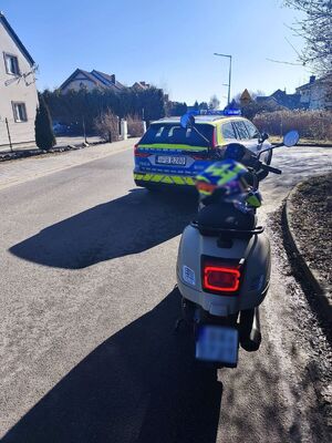 radiowóz i zatrzymany pojazd