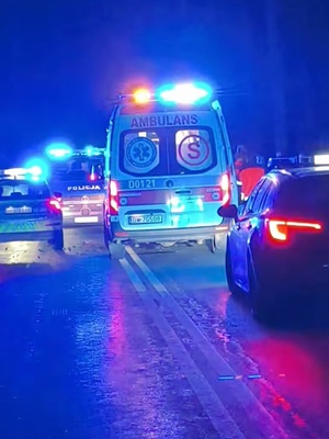 Zdjęcia z policyjnego pościgu, a także woreczki strunowe z narkotykami