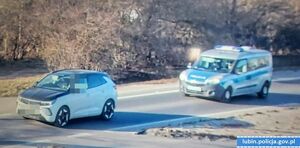 Radiowóz za pojazdem marki Opel