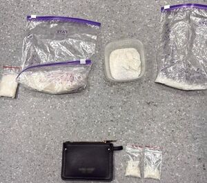 narkotyki w woreczkach - biały proszek