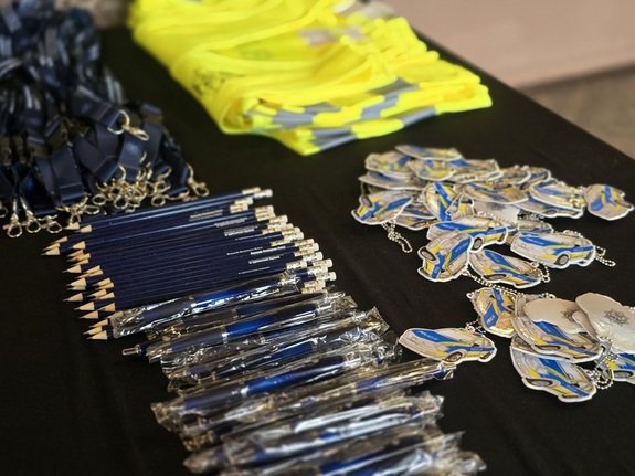 Bezpieczeństwo na fali – policjanci rozmawiali z młodzieżą o odpowiedzialnych wyborach