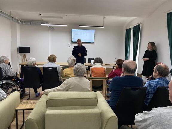 spotkanie policjantek z  osobami starszymi