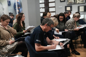 Warsztaty dla policjantów i pracowników cywilnych w Izbie Pamięci KWP we Wrocławiu