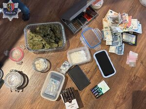 PIENIĄDZE, NARKOTYKI WPOJEMNIKACH