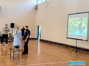 Prelekcja dzielnicowych z Lubania na temat hejtu i przemocy rówieśniczej