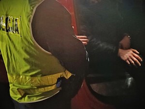 policja pomaga turyście