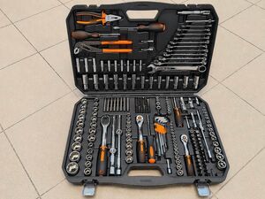 skrzynka z narzędziami