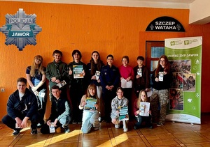 policjantka z harcerzami