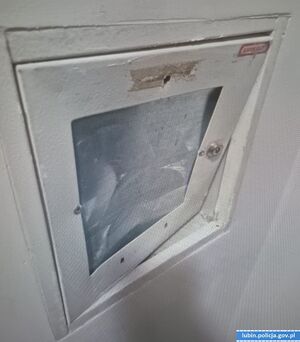 Uszkodzony panel sufitowy