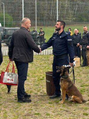 Reprezentacja funkcjonariuszy garnizonu dolnośląskiej Policji już po raz kolejny na podium Międzynarodowych Zawodów Kynologicznych zorganizowanych w Czechach