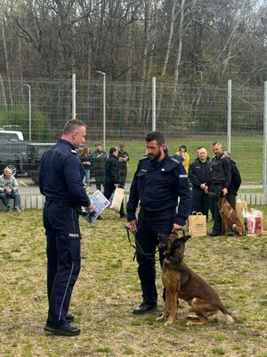 Reprezentacja funkcjonariuszy garnizonu dolnośląskiej Policji już po raz kolejny na podium Międzynarodowych Zawodów Kynologicznych zorganizowanych w Czechach
