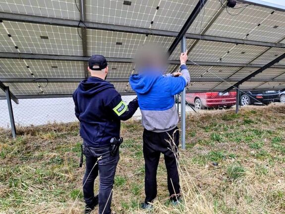 zatrzymany mężczyzna w związku z kradzieżą sprzetu do fotowoltaiki