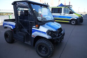 Zdjęcia z Międzynarodowych Targów Pracy. Stoisko i policyjny sprzęt