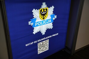 Zdjęcia z Międzynarodowych Targów Pracy. Stoisko i policyjny sprzęt