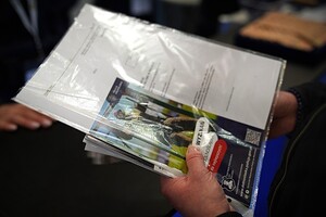 Zdjęcia z Międzynarodowych Targów Pracy. Stoisko i policyjny sprzęt