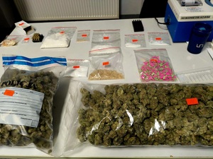 narkotyki i amunicja