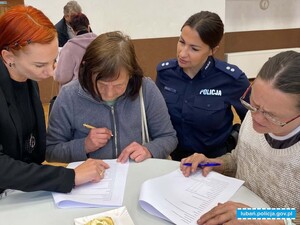 Warto rozmawiać – profilaktyka oszustw wśród seniorów