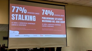 Cyberbezpieczeństwo zaczyna się od wiedzy – młodzież i nauczyciele z powiatu jaworskiego na spotkaniu z ekspertem NASK