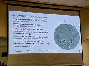 Cyberbezpieczeństwo zaczyna się od wiedzy – młodzież i nauczyciele z powiatu jaworskiego na spotkaniu z ekspertem NASK