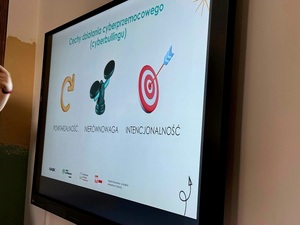 Cyberbezpieczeństwo zaczyna się od wiedzy – młodzież i nauczyciele z powiatu jaworskiego na spotkaniu z ekspertem NASK