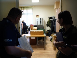 Zdjęcia z mistrzostw kynologicznych. Policyjni przewodnicy z psami