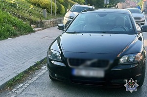 zatrzymany samochód osobowy