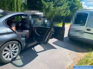 Policjanci zlikwidowali „dziuplę” samochodową z częściami pochodzącymi ze skradzionych luksusowych aut