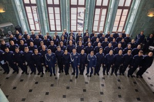 nowo przyjęci policjanci na uroczystości ślubowania