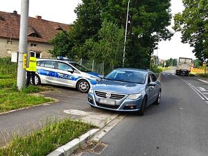 policja drogowa kontroluje kierowców pojazdów na drogach Dolnego Śląska
