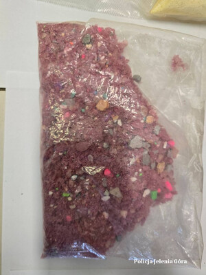 zabezpieczone woreczki z narkotykami