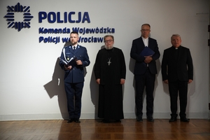 uroczystośc policyjne pod tablicami pamięci