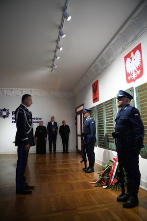uroczystośc policyjne pod tablicami pamięci