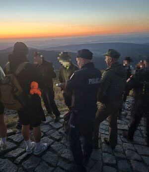 policja kontroluje szczyty gór