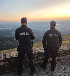 policja kontroluje szczyty gór