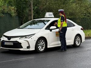 policja kontroluje trzeźwość kierowców