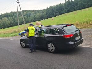policja kontroluje trzeźwość kierowców