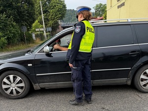 policja kontroluje trzeźwość kierowców