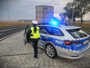policja kontroluje trzeźwość kierowców