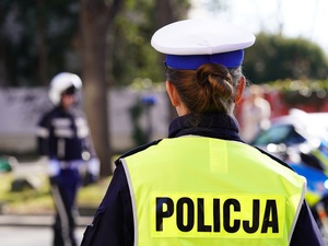 Zdjęcia przedstawiające policjantów różnych pionów