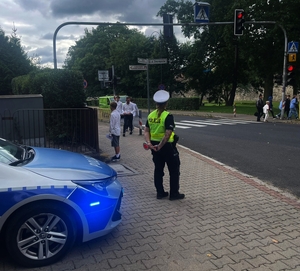 policjanci ruchu drogowego patrolują drogi