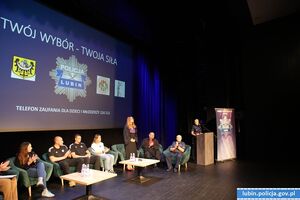 Konferecja o Hejcie na hali widowiskowej